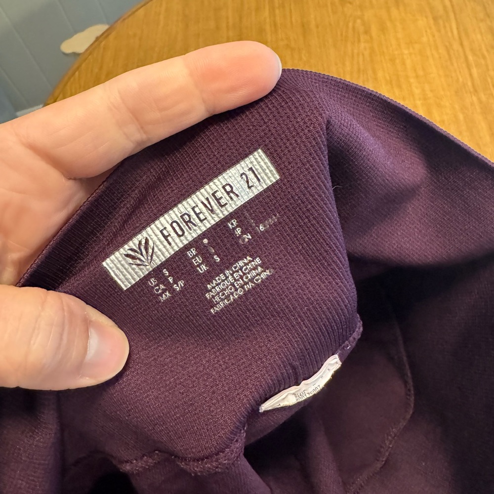 Forever 21 purple leggings size small EUC - Picture 4 of 4